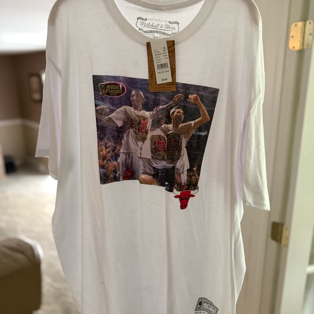 Mitchell & Ness White Short Sleeve Tee with Basketball Graphic